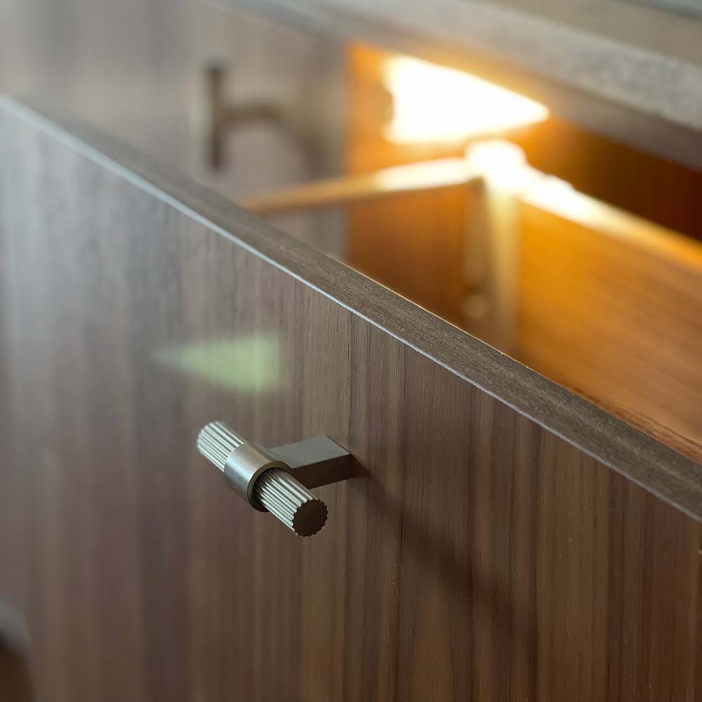 Knott T Helix Stripe - Rustfritt Stål Finish