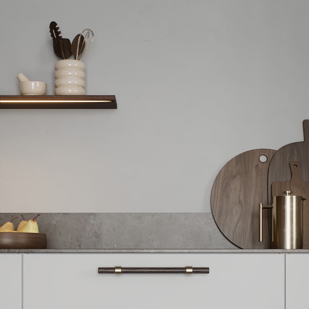 Håndtak Bond - Mørkbeiset Eik/Børstet Messing