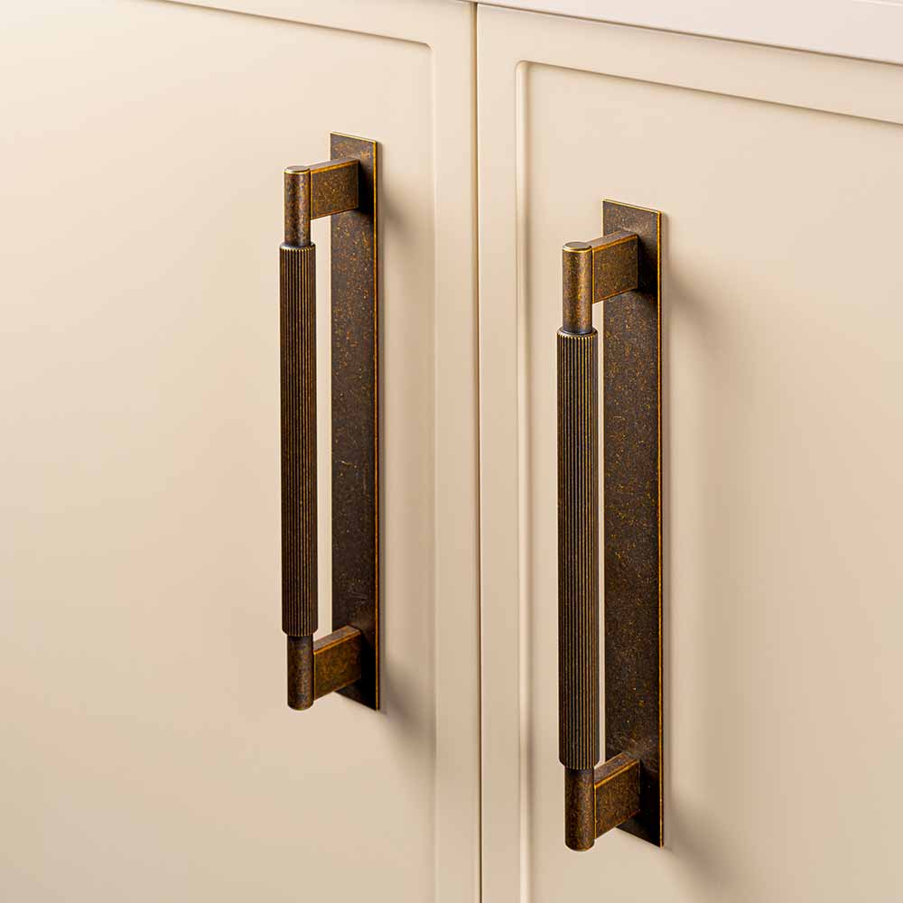 Håndtak Arpa/Bakplate - 192mm - Antikk Messing