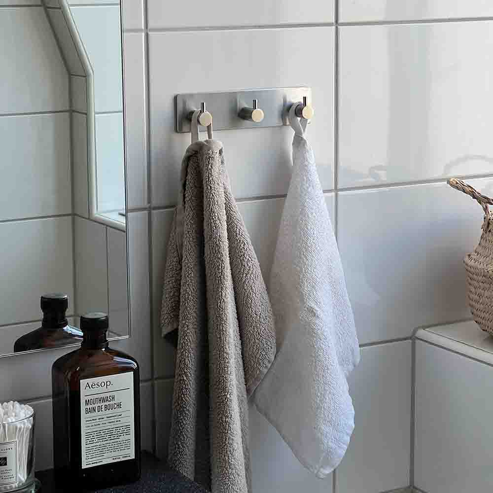 Håndklekrok Base 220 3-Knagg - Børstet Rustfritt Stål Finish