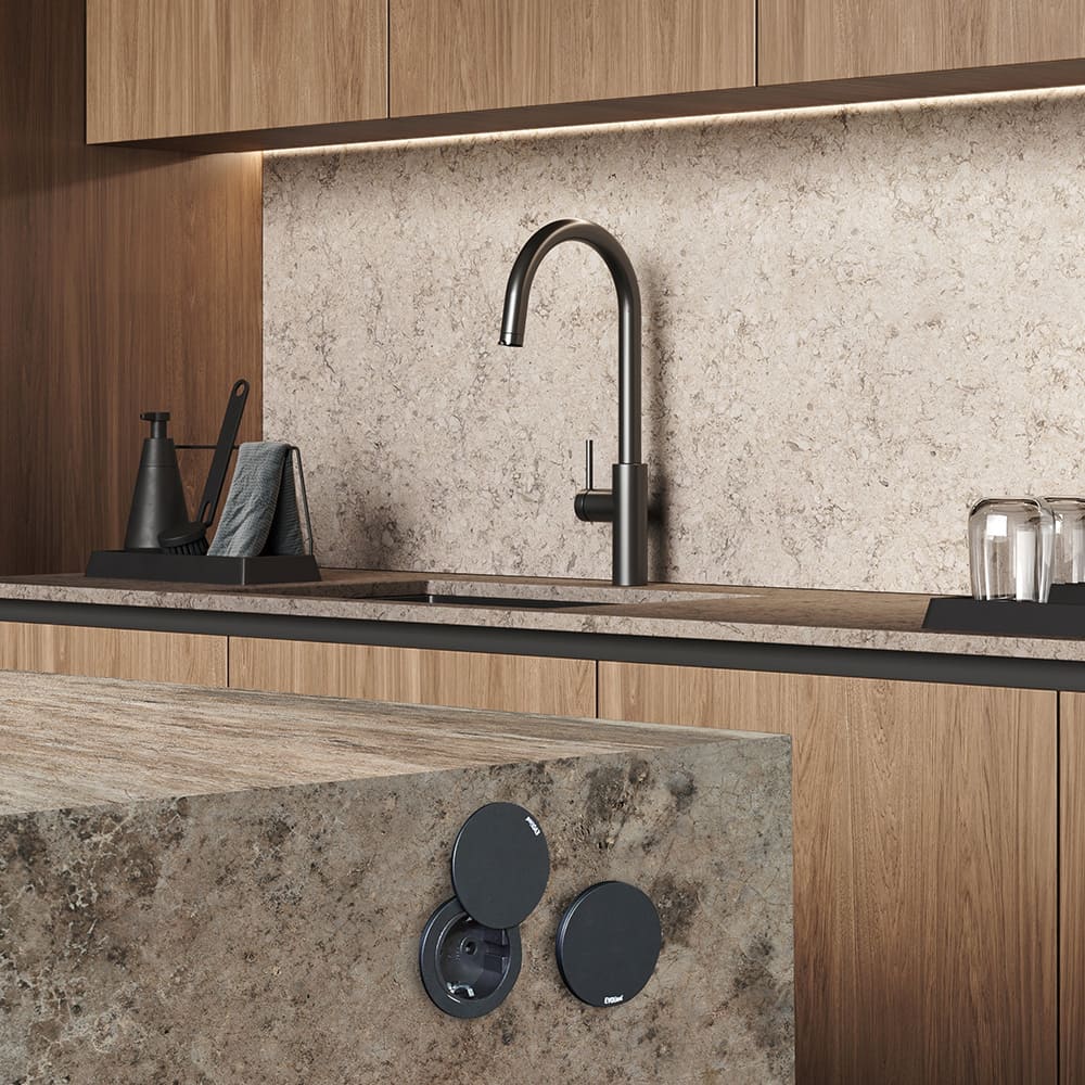 Stikkontakt One - Sort