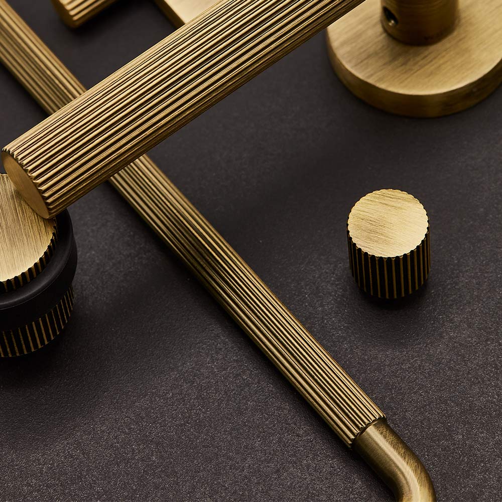 Håndtak Helix Stripe - Antikk Bronse