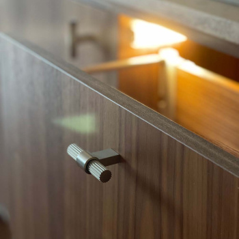 Knott T Helix Stripe - Rustfritt Stål Finish