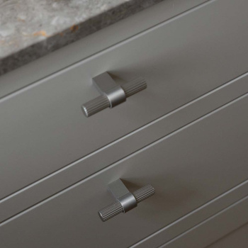 Knott T Helix Stripe - Rustfritt Stål Finish