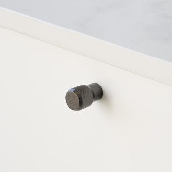 Knott Brooklyn Ø20mm - Børstet Titansvart