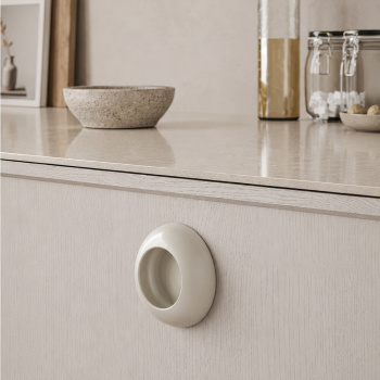 Håndtak Cup - 73mm - Glossy Dusty Creme