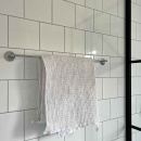 Base 100 Håndkleholder - Børstet Rustfritt Stål Finish