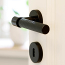 Dørhåndtak Helix 200 Stripe - Skandinavisk Standard - Sort