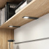 Led belysning for plassering under hyller og kjøkkenskap