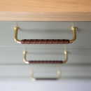 Håndtak 1353 - Polert Messing/Brun Lær