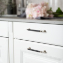 Håndtak 1353 - Polert Messing/Sort Lær Innpakke