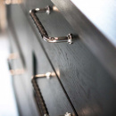 Håndtak 1353 - Polert Messing/Lær Natur