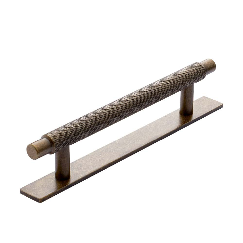 Håndtak Manor/Bakplate i antikk messing fra Beslag Design