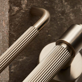 Håndtak Helix Stripe - Rustfritt Stål Finish