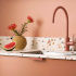 Toniton x Beslag Design håndtak Hide i peach på kjøkkendører