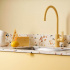Toniton x Beslag Design håndtak Hide i gul på kjøkkendører